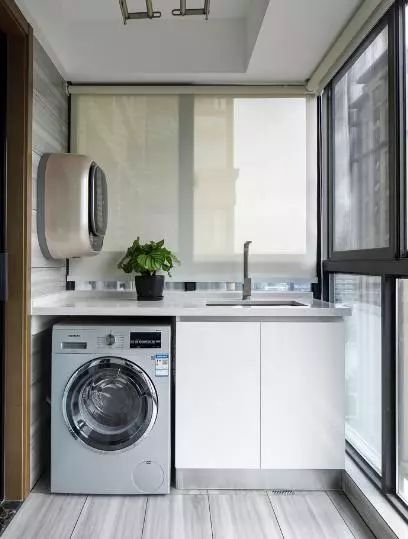 阳台洗衣柜这样设计,好用又美观,媳妇看了后坚持新房要跟着学!