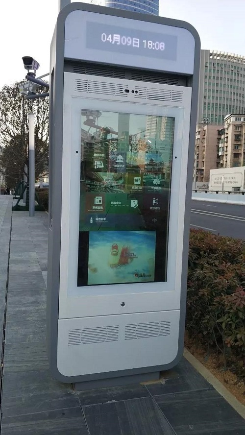 海信智能路标街拍图如果你在海信智慧街区看到科幻电影中常常出现的