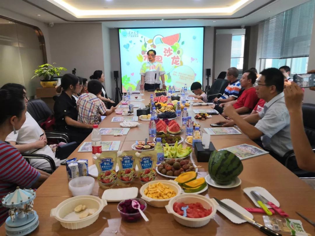 各地动态广西校友会轮值会长薛毅带领校友举办水果沙龙活动
