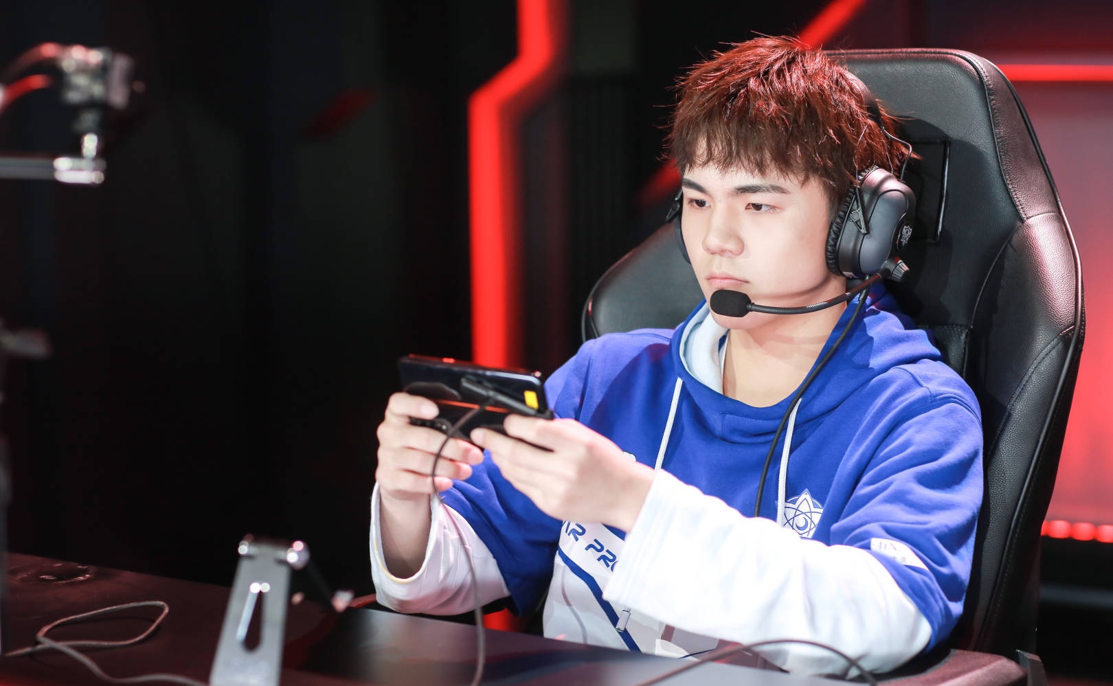 王者荣耀:kpl赛场上直击人心的颜值 诺言被喊"电竞彭于晏"!