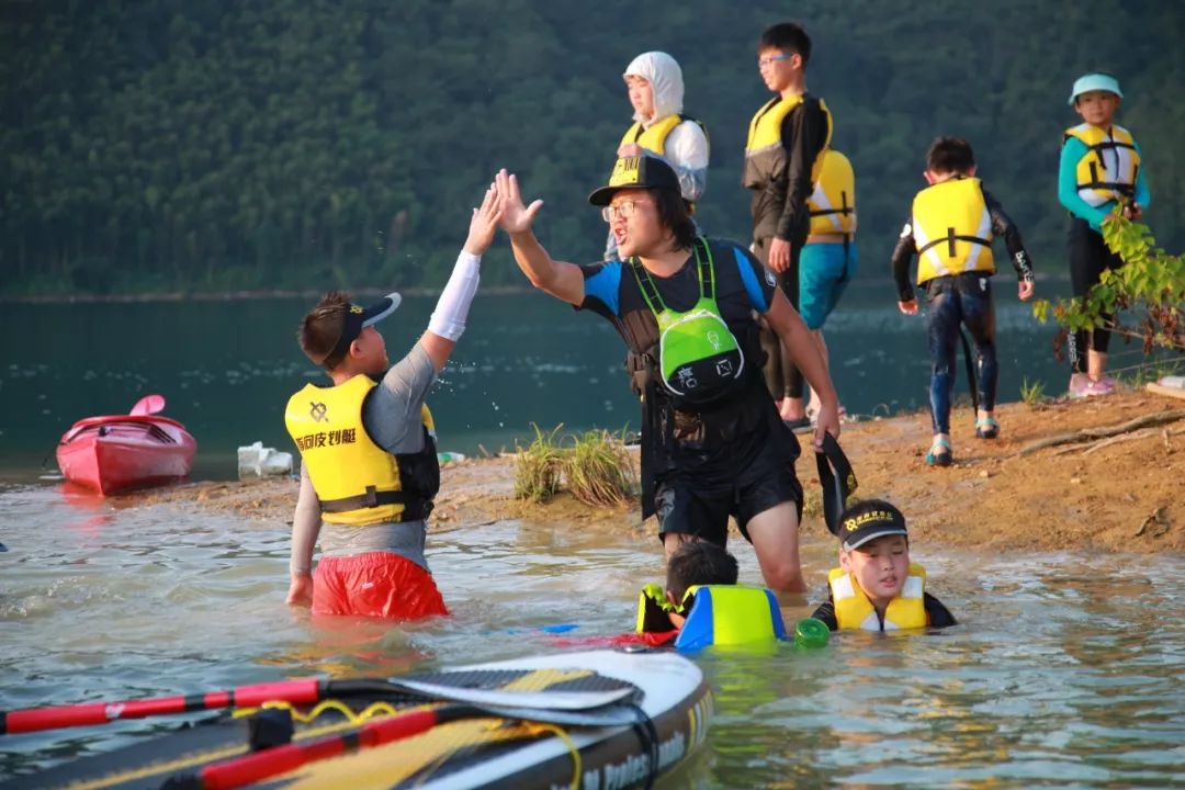 太平湖桨板训练营 训练勇气和毅力让孩子一生受益_milly