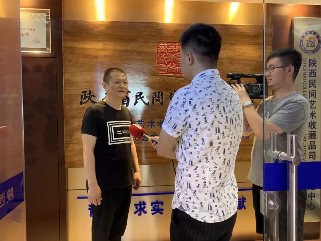 《都市快报》记者希望我们帮助对受害人所购买的藏品,进行鉴定.