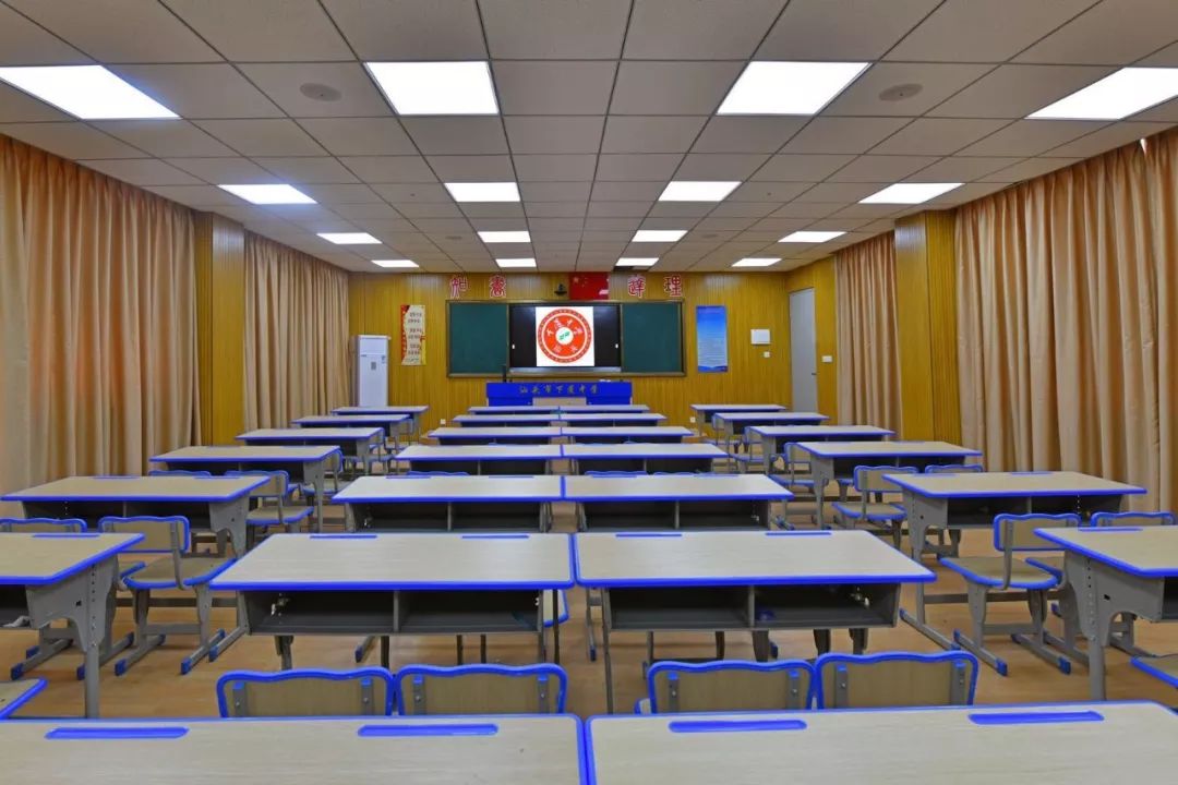 录播室教师办公室图书馆4多彩的校园文化学校坚持做有情怀的教育,办有