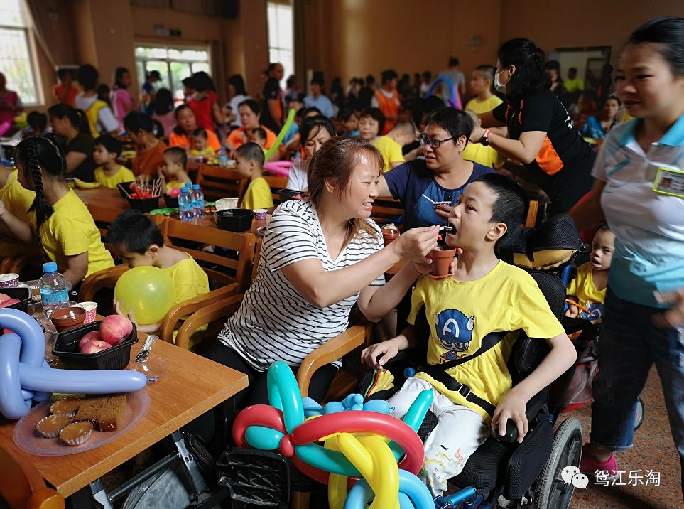 与爱同行今天梧州市社会福利院的孩子是最美的花骨朵