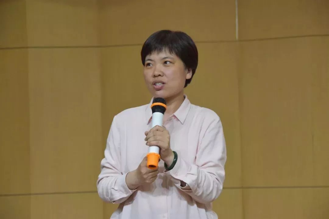 软件学院党委副书记杜瑞平老师作分享/"用亲身经历