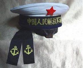为什么海军战士的帽子上有两个帽带其实毫无作用为何还要留它
