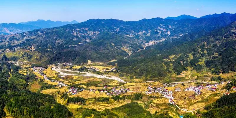 石门楼镇举办主题旅游登山活动