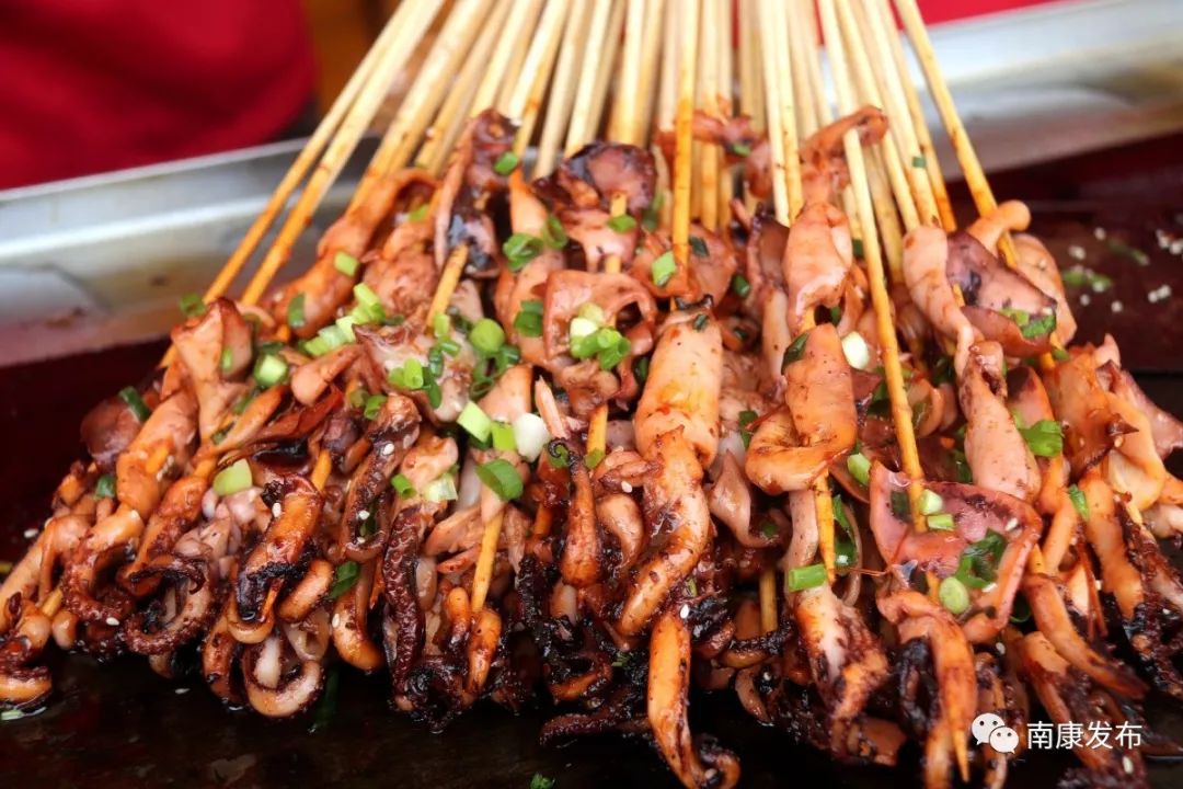 香辣烤鱿鱼这个真的是看到口水就来了武汉三鲜豆皮这样的豆皮你吃过吗