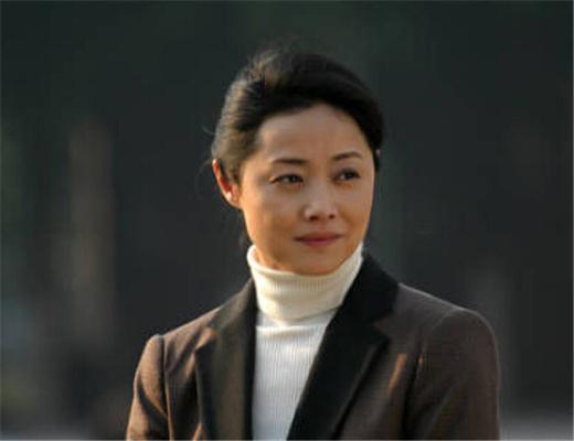 但即便如此,两人还是很快就坠入了爱河,演员刘蓓与导演张黎之间的婚姻