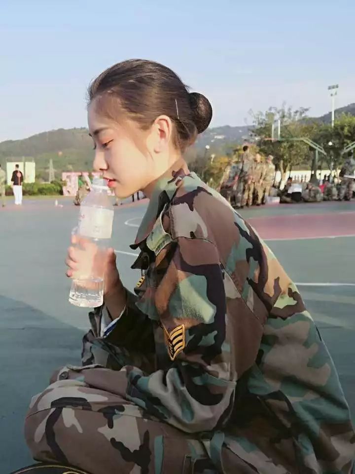 蒋怡然,一位自信大方,端庄优雅的女孩子,她通过自己