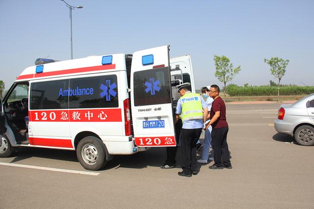 原平市公安局交警大队组织开展道路交通事故应急处置实战演练活动