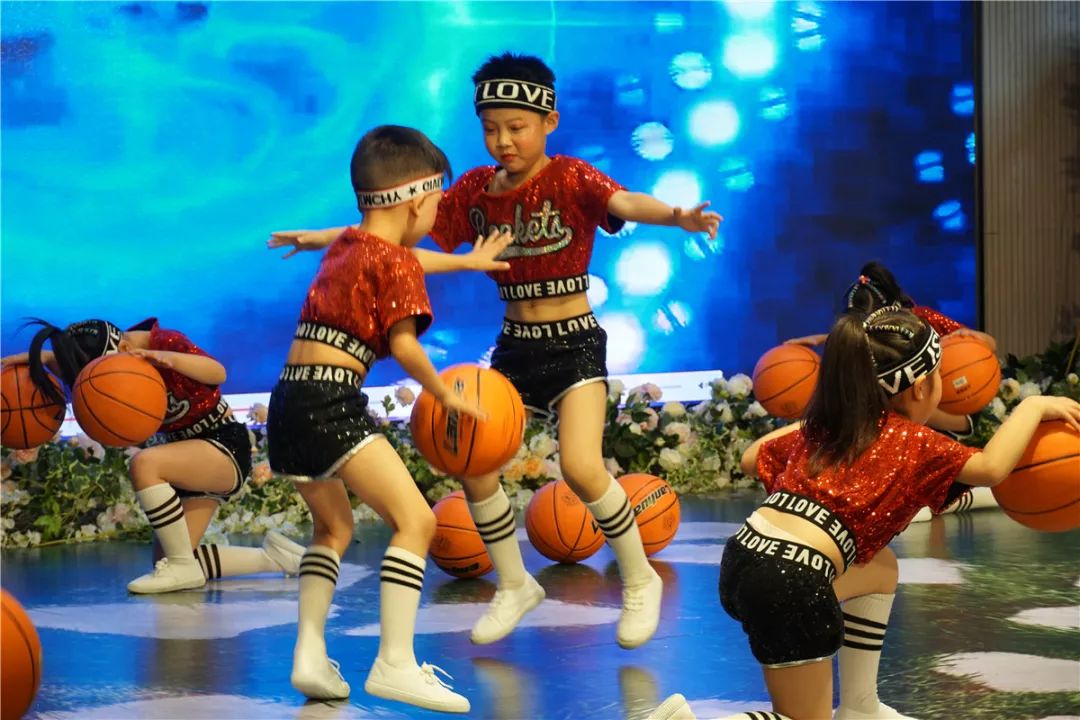 特别关注20年阳光正好义桥镇中心幼儿园举行20周年园庆盛典