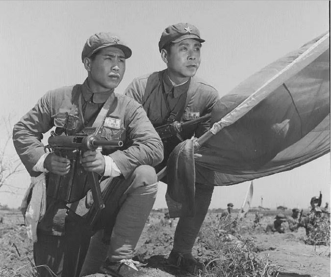 珍贵的镜头,讲述解放上海的故事_电影