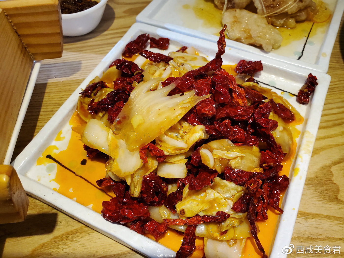 西安地铁4号线科技大学b口华清广场吃个东北菜压壹锅