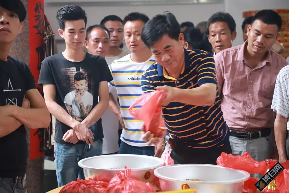 场面火爆博白宁潭陈氏大弯宗祠先祖升座典礼人山人海