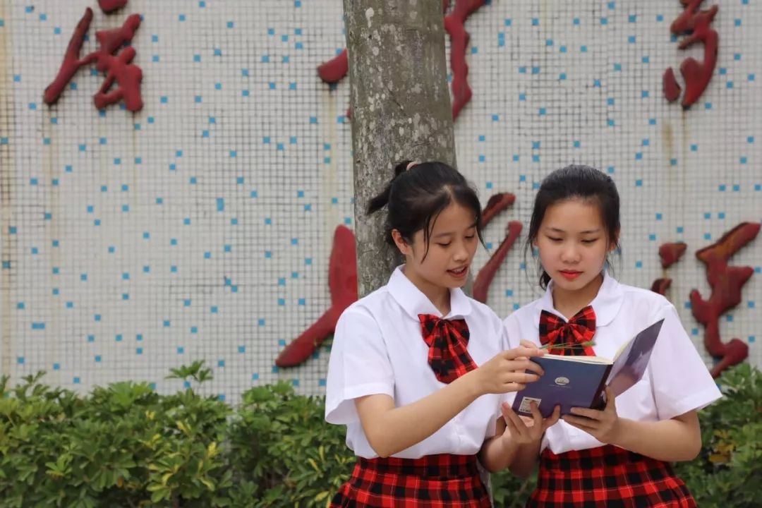 汕头市下蓬中学欢迎你