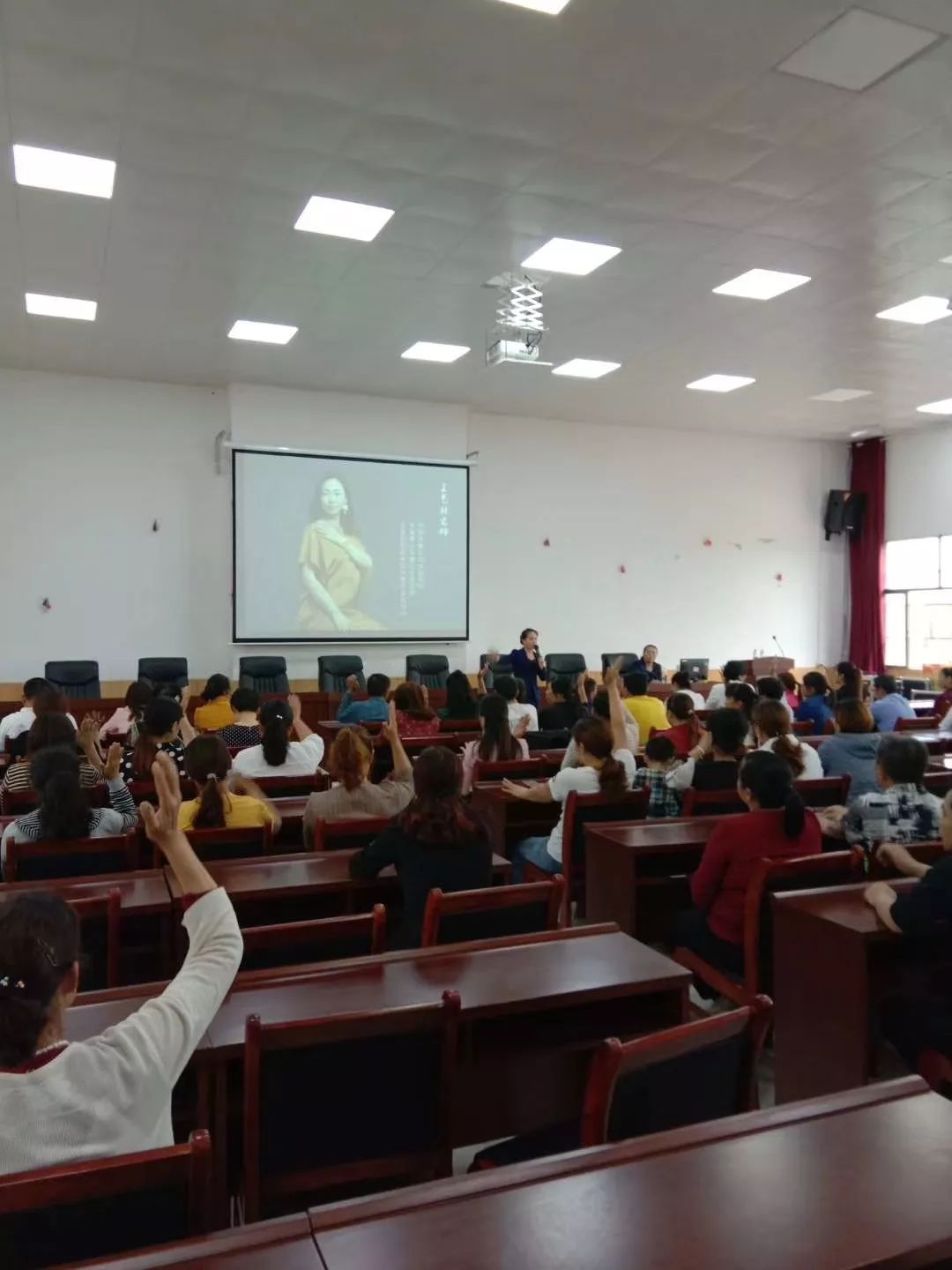 南林中学:举办家庭教育讲座,引导家长做"智慧父母"