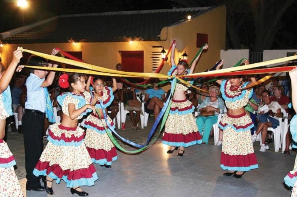 原创小荷兰天堂阿鲁巴酷酷的库努库派对掀动加勒比风情