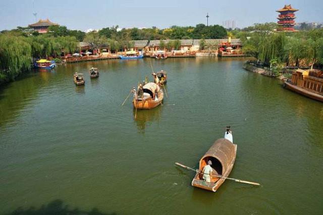 包公湖,铁塔湖,西北湖,阳光湖与新区的开封西湖,中意湖,黑池,柳池