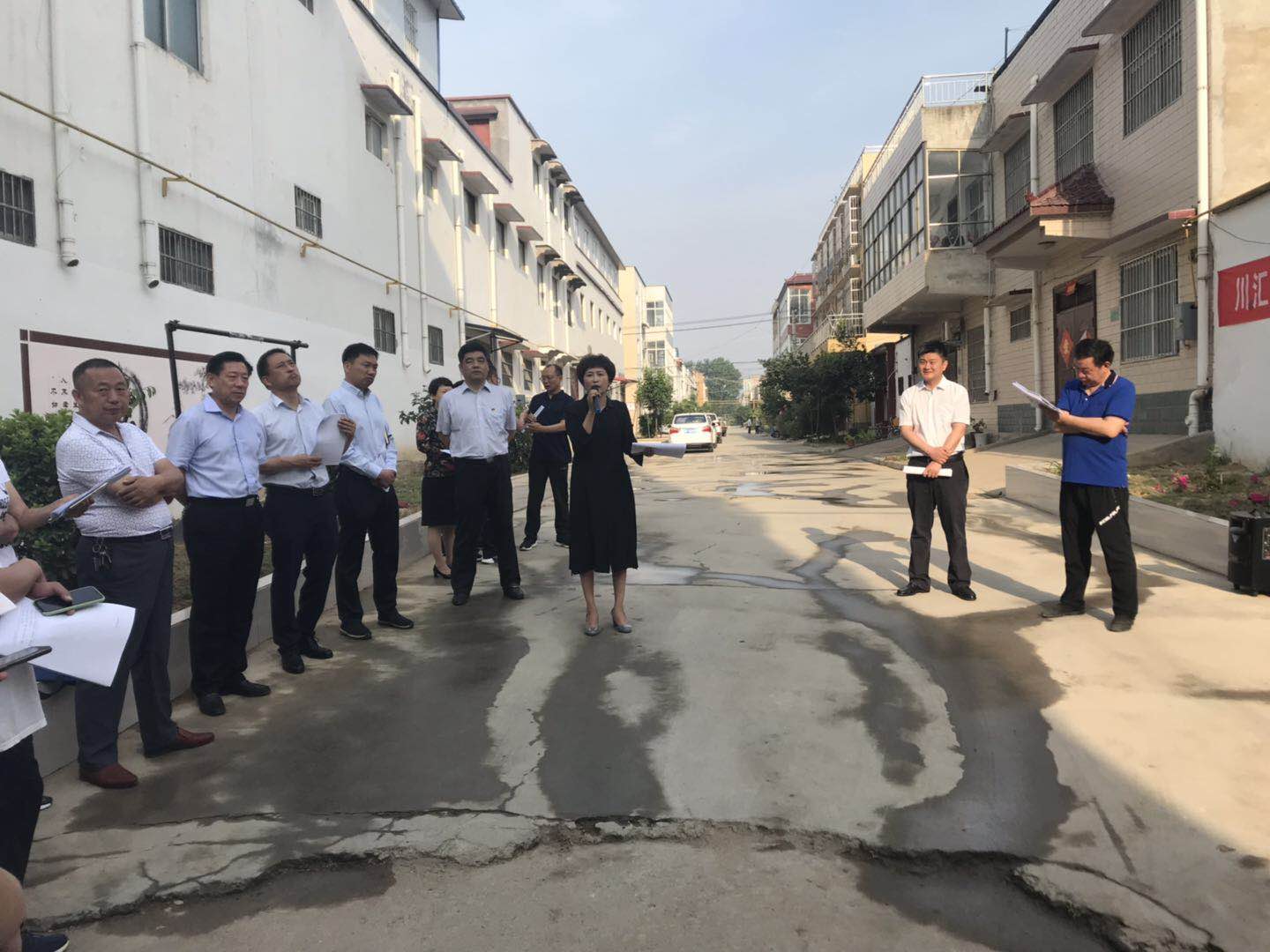 川汇区召开创卫工作第二十三次晨会暨城乡结合部背街小巷整治现场会
