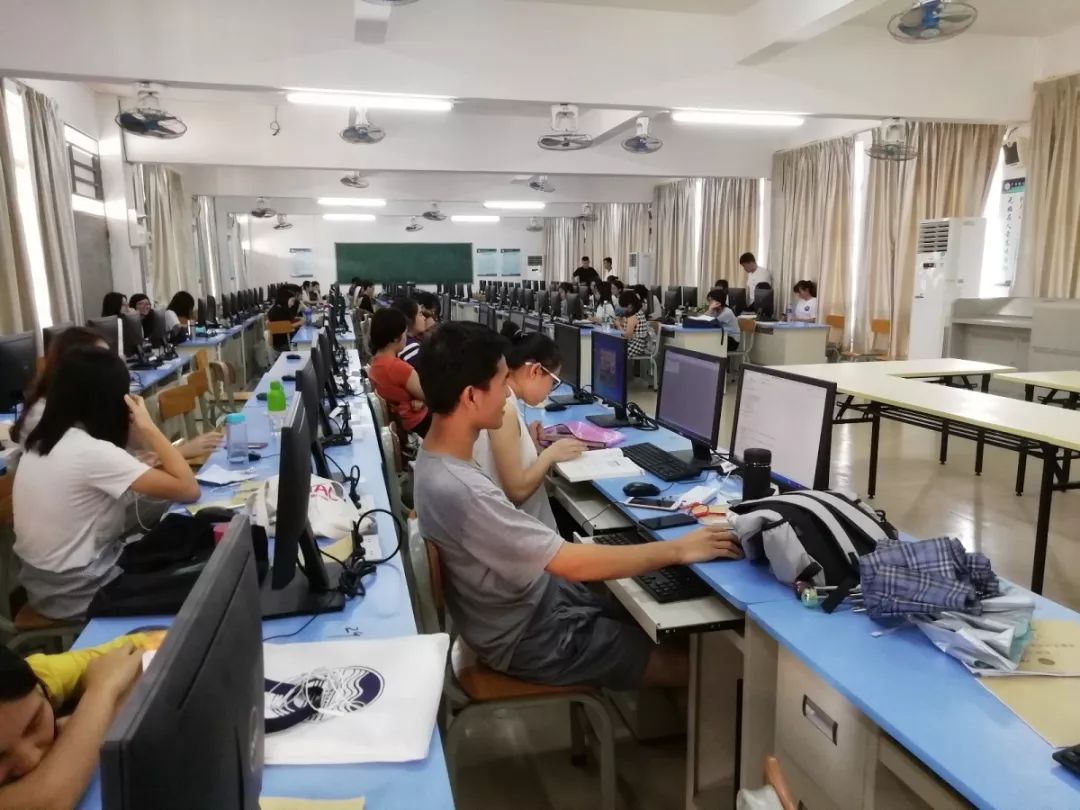 广东理工学院第二届财务决策比赛,会计学院为参赛选手提供了校园内的