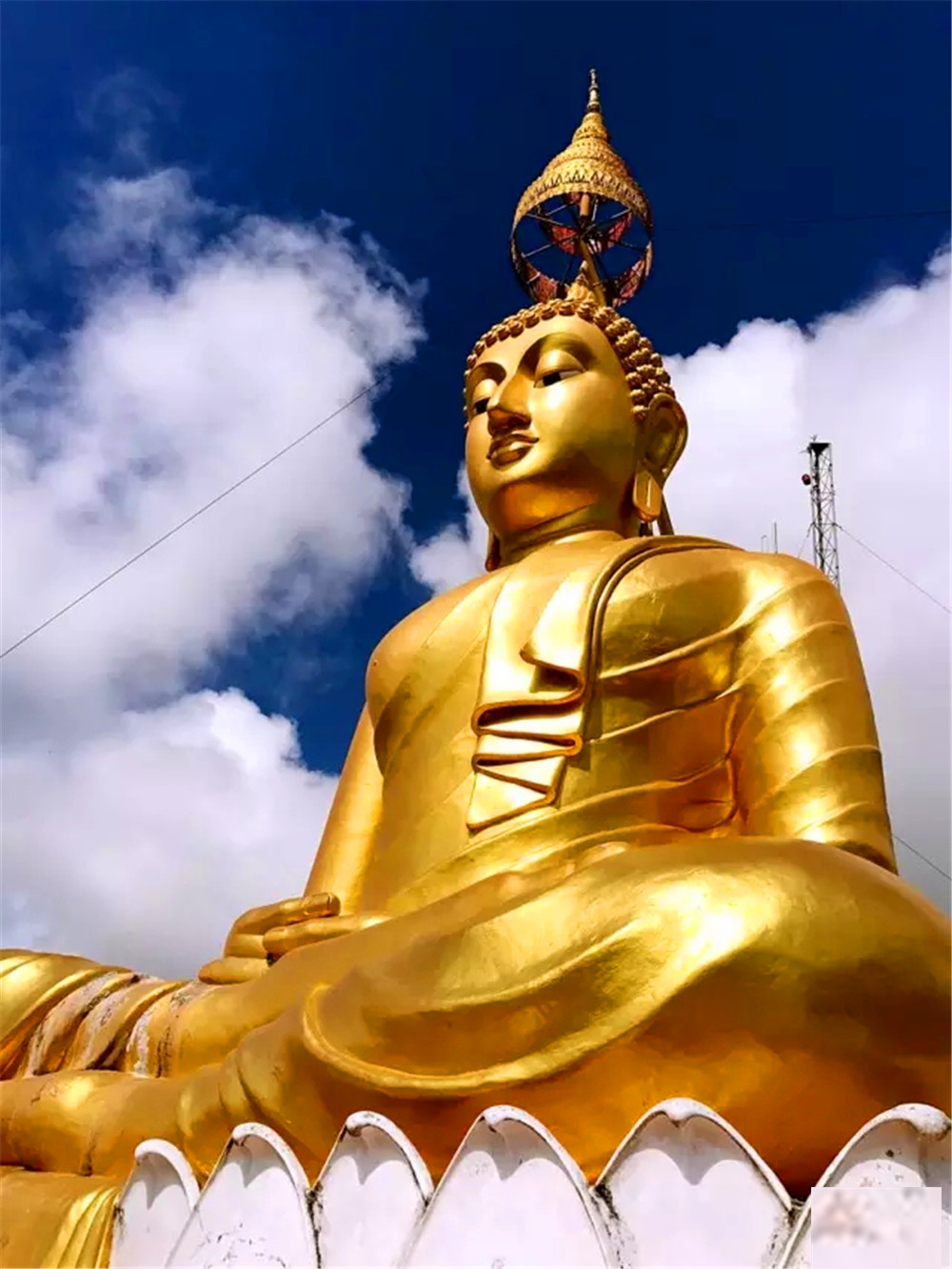 山顶大佛,慈悲照看天下