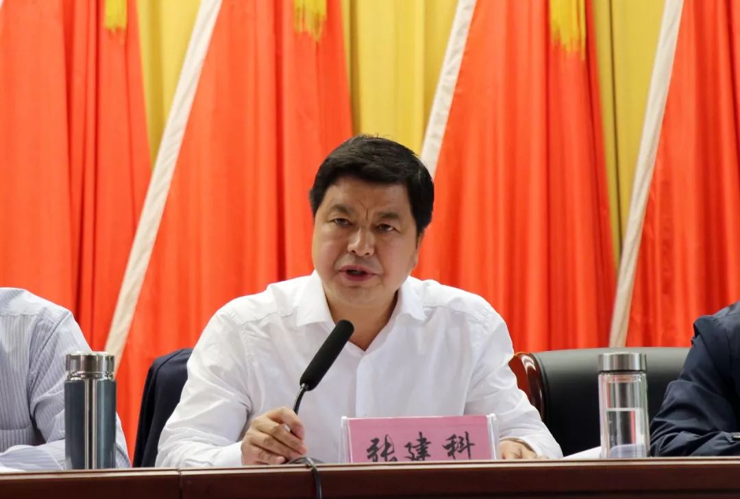 现场观摩比干劲抢抓时间促发展我县召开脱贫攻坚暨农村人居环境整治