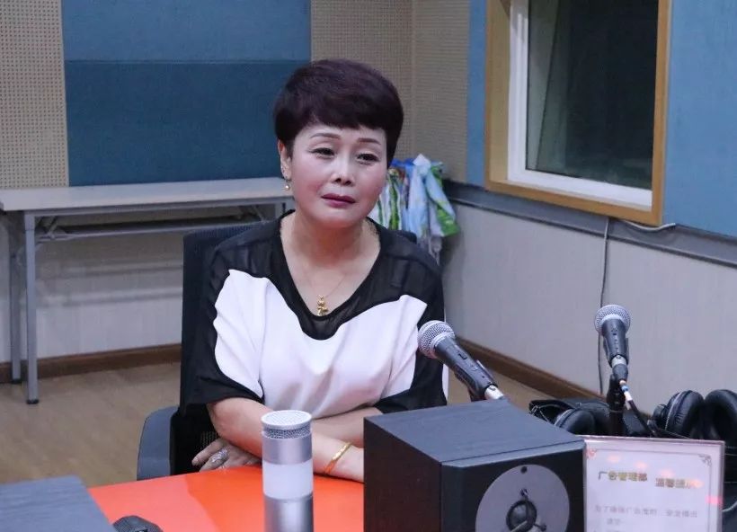 处处留心皆有戏辛稳玲曹佳的老师很多,学艺的起点很高.