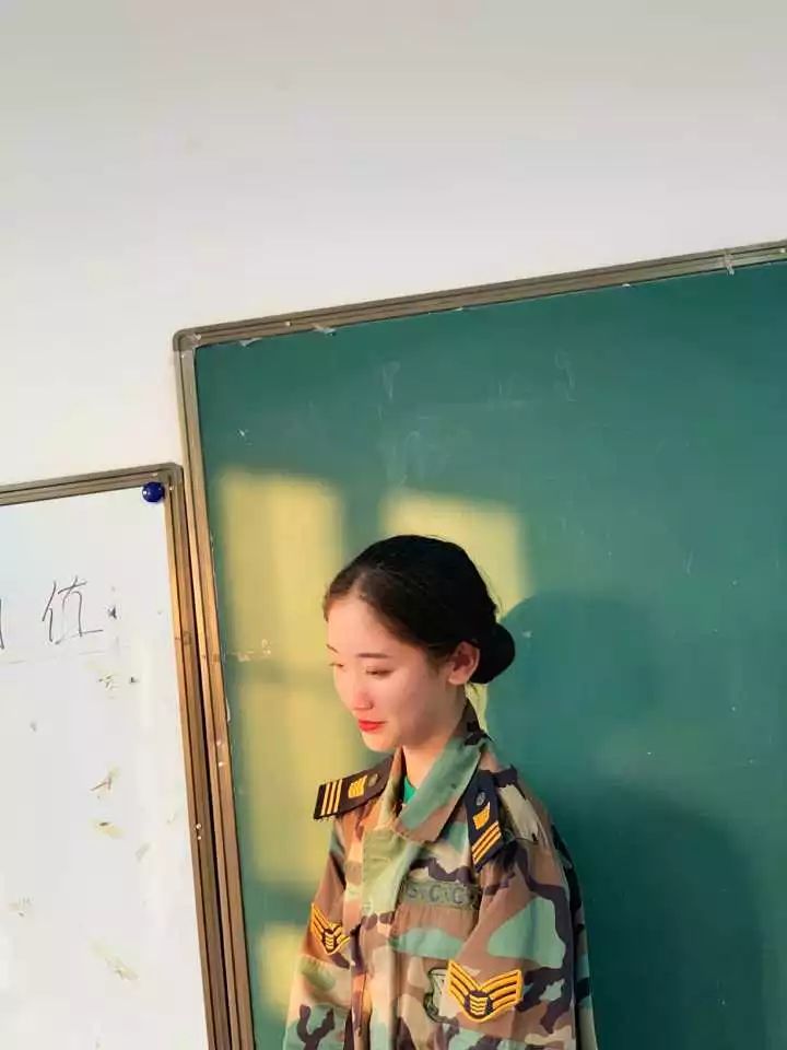 蒋怡然,一位自信大方,端庄优雅的女孩子,她通过自己