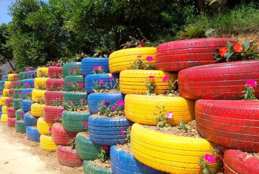想去体验一把?眉山这个地方,用近1000个轮胎造了一个别致的花园