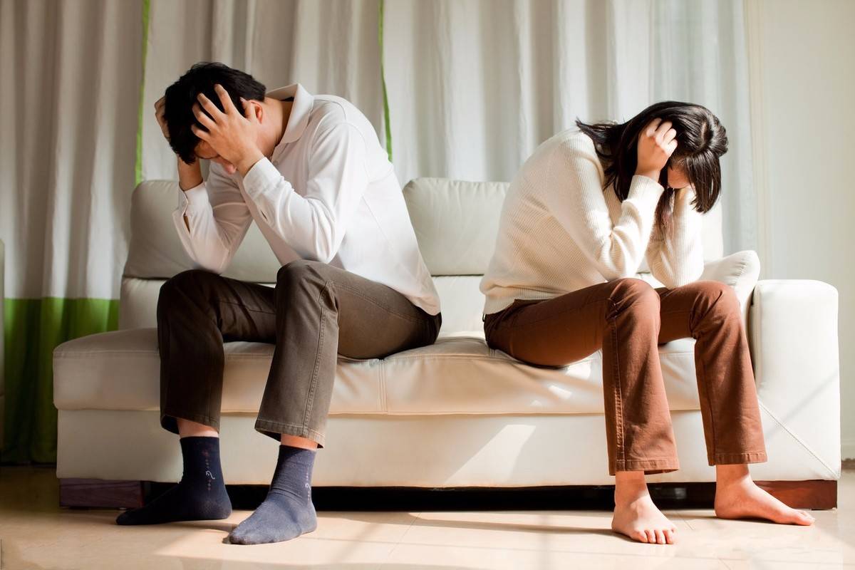 那第四呢,就是夫妻离心!《易经》当中说到,二人同心,其利断金!