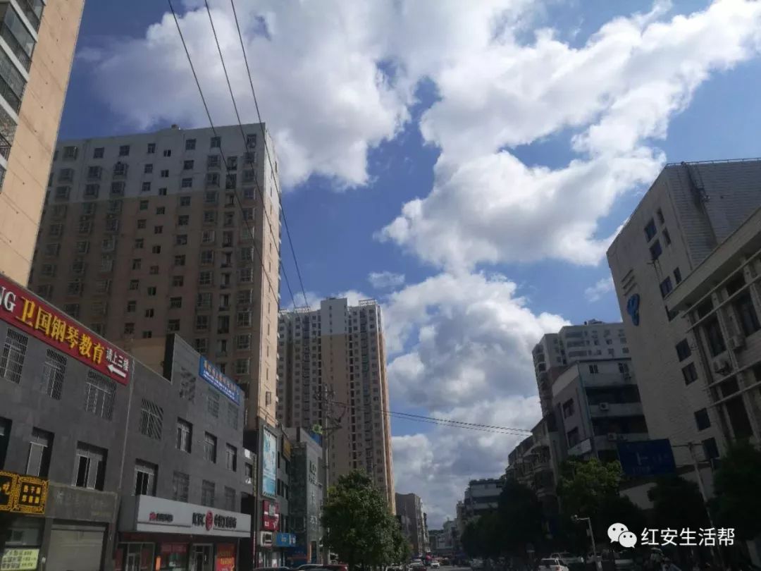 红安景陶醉了路拍雨后红安县城的蓝天白云