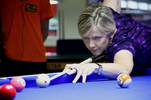 "台球女皇"费雪昨日与同性伴侣大婚,斯诺克与花式台球她曾称霸