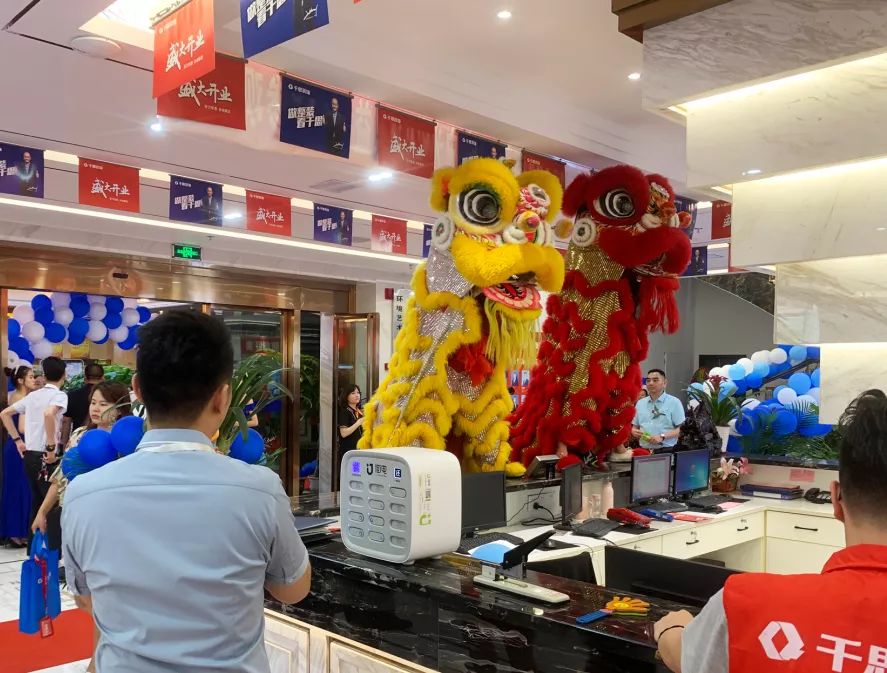 开业现场,花团锦簇,热火朝天活动现场签到仪式活动现场,千思集团董事