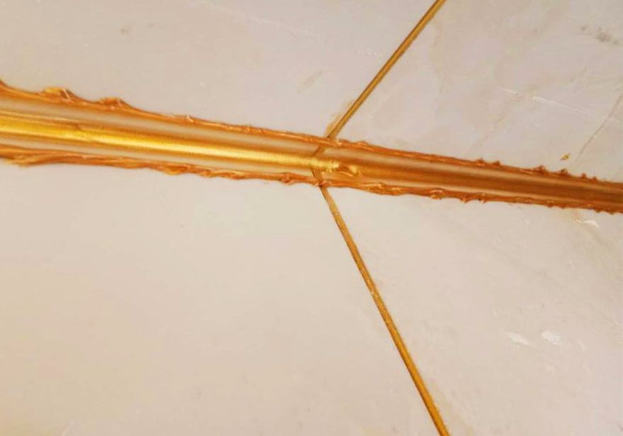 业主不听劝,找游击队来做装修,结果美缝变成了"丑缝"