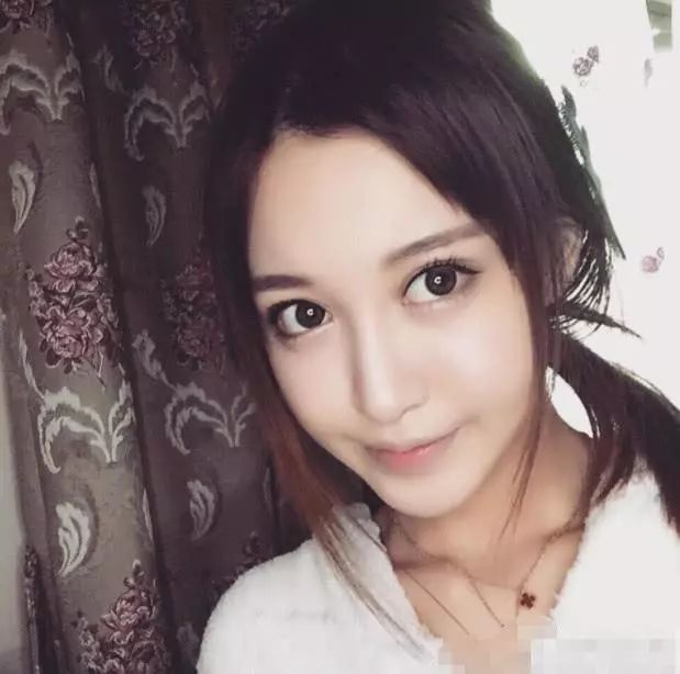 uu道出卢本伟近况经常一个人默默的流眼泪