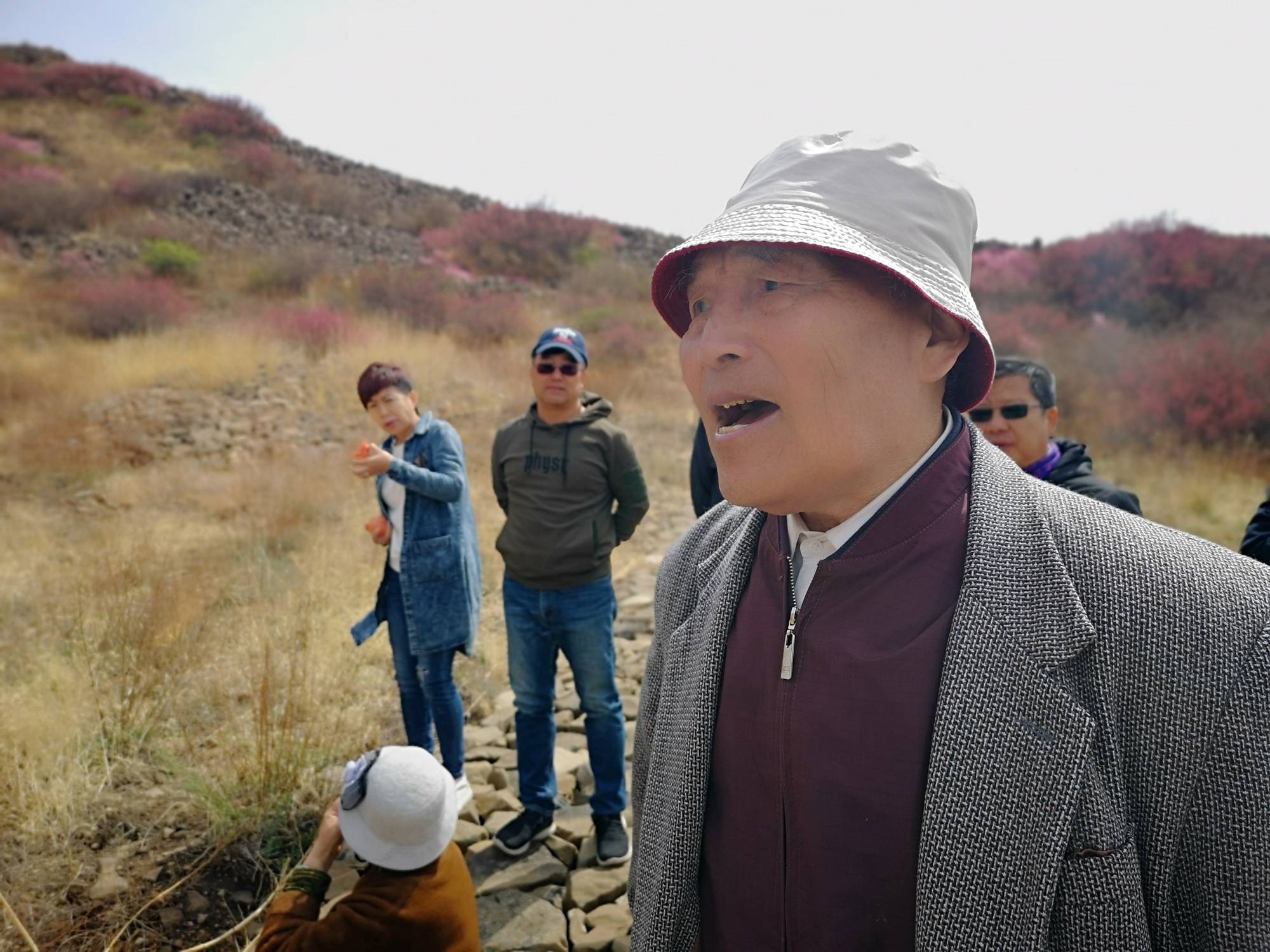 父女接力给老石器安了个"家"_万山