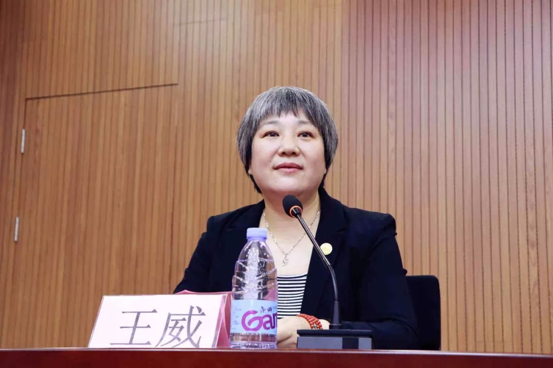 徐州医科大学党委常委,副校长蔡红星,徐州市民政局局长徐思群,宜兴市