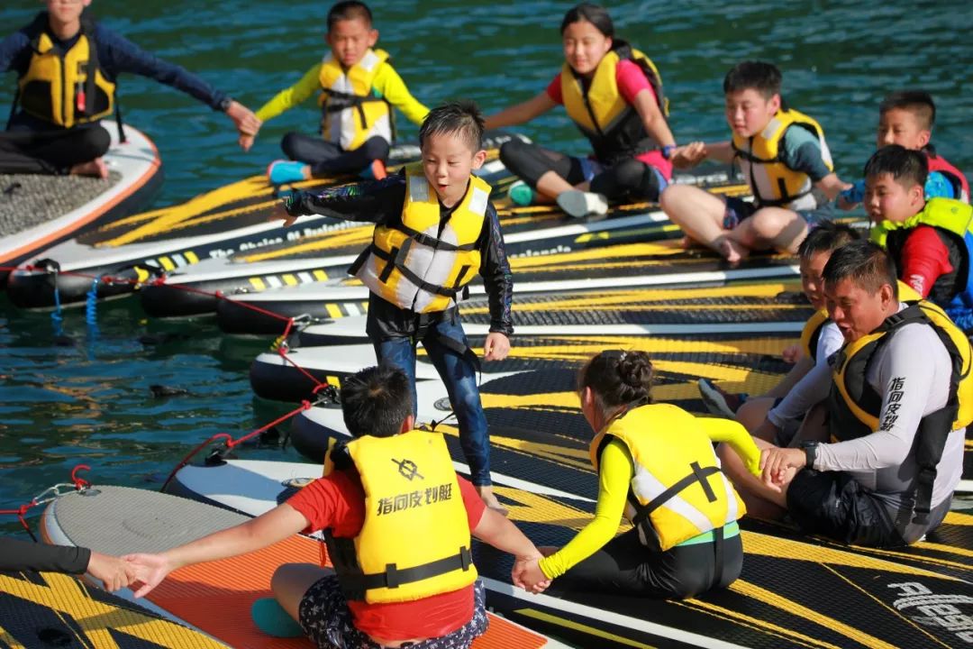 太平湖桨板训练营训练勇气和毅力让孩子一生受益