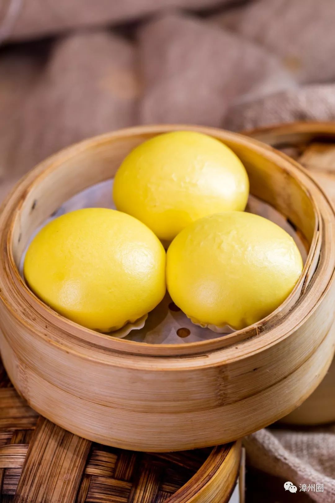 一不小心就爆浆的甘笋流沙包,这个黄色的小胖子表面平淡无奇,其实内里