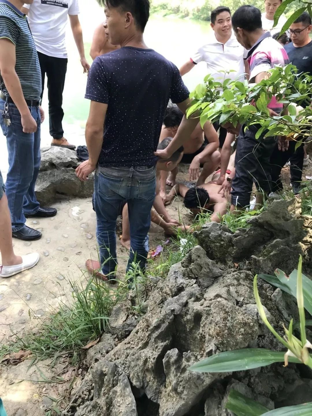 经过进一步了解昨日在水源洞挽救溺水少年的是