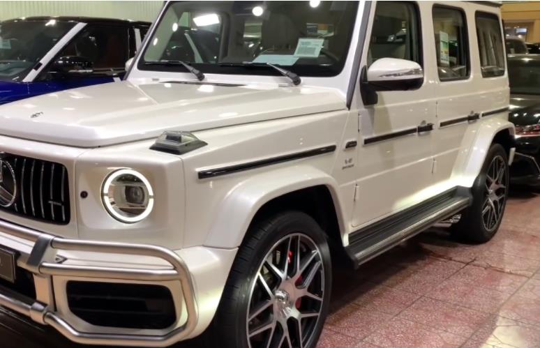 中東版奔馳amg g63到店實拍,白色車身更大氣