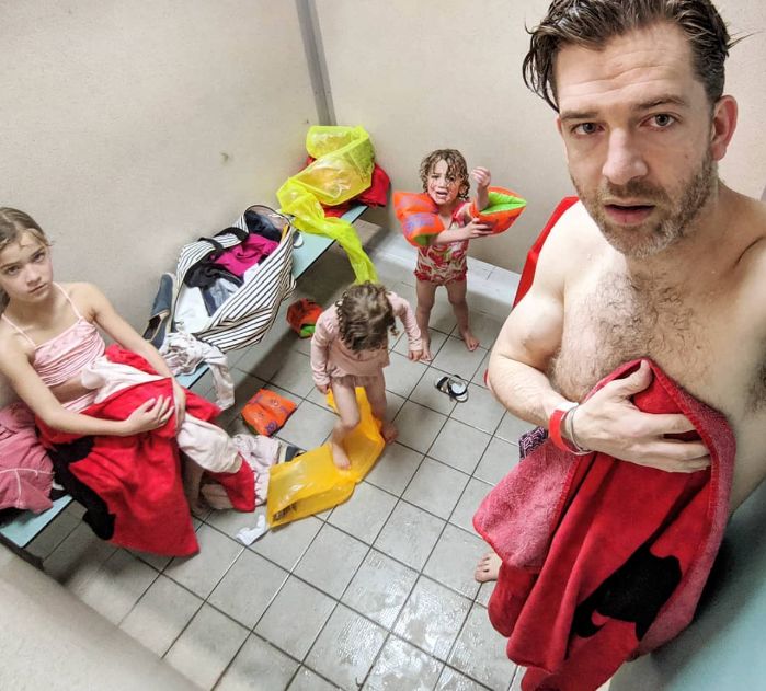 虐没想到竟一炮而红在ins上记录并分享了4个女儿成长过程名叫simon