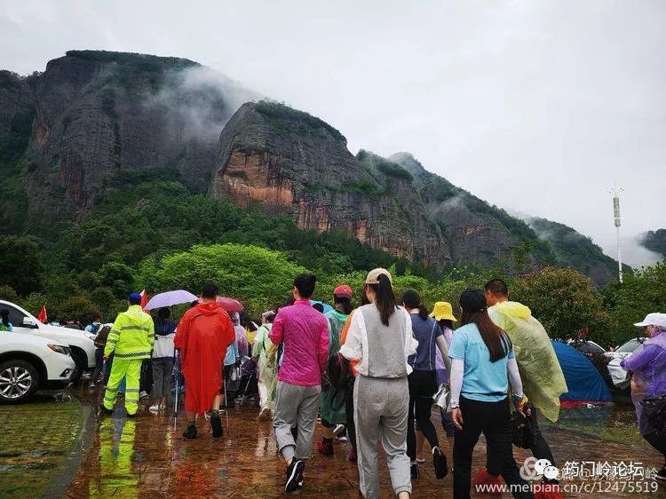 會昌漢仙岩千人徒步篝火晚會