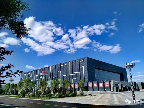 怀仁市体育馆建筑总面积21308平方米,可容纳3000多名观众,曾先后成功