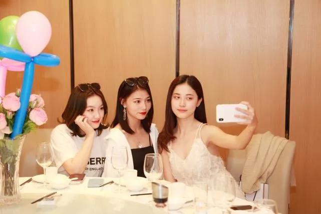 政协常委女神艺人知名院长汇聚双滋传媒ceo杨光生日聚会