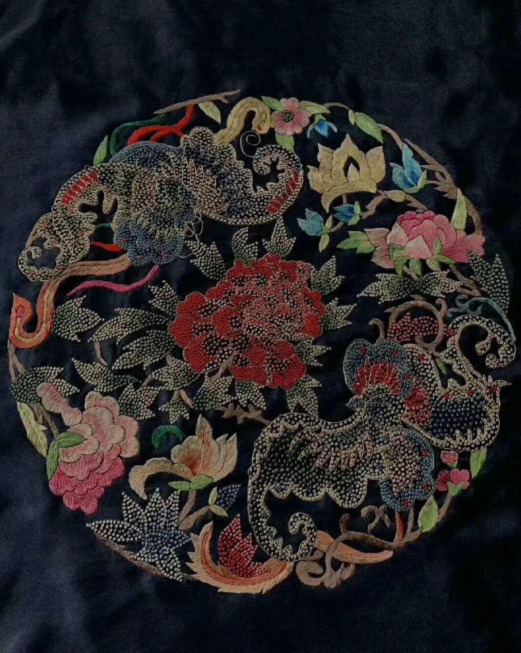 艺路心语苗绣者张珺苗绣就像我的生命