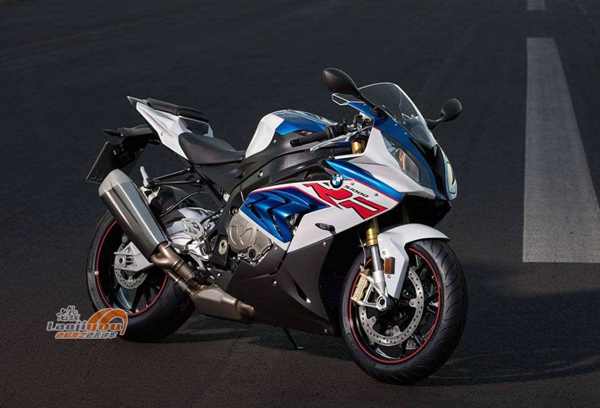 bmw s1000rr 就以強大性能讓其它同級對手稱臣,只在2012及15年小改過