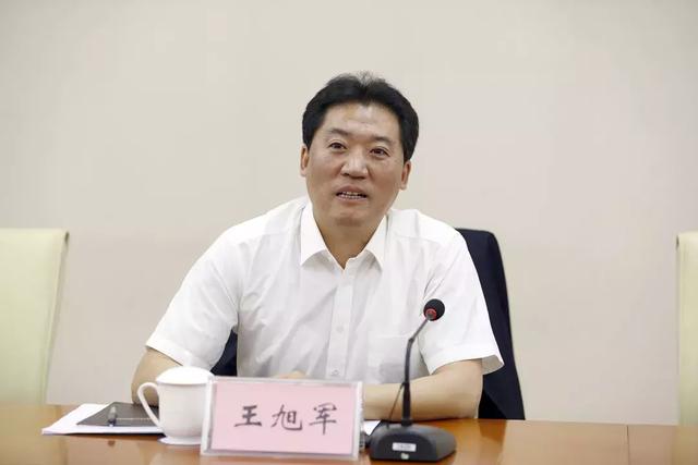 在刘毅院长和王旭军院长的共同见证下,北京四中院党组成员,副院长程琥