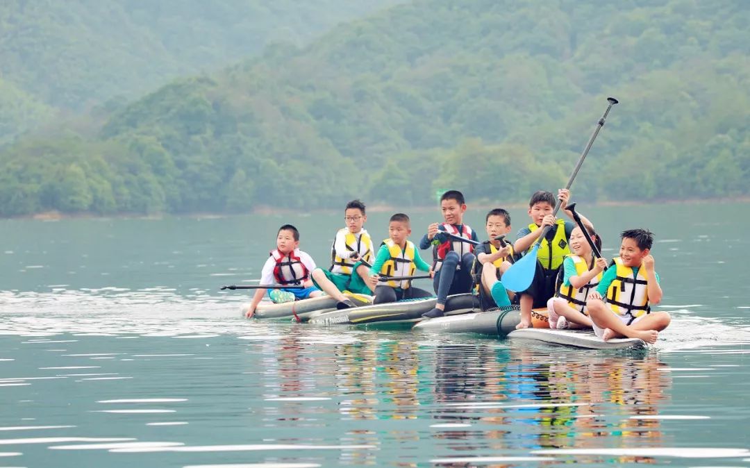太平湖桨板训练营训练勇气和毅力让孩子一生受益